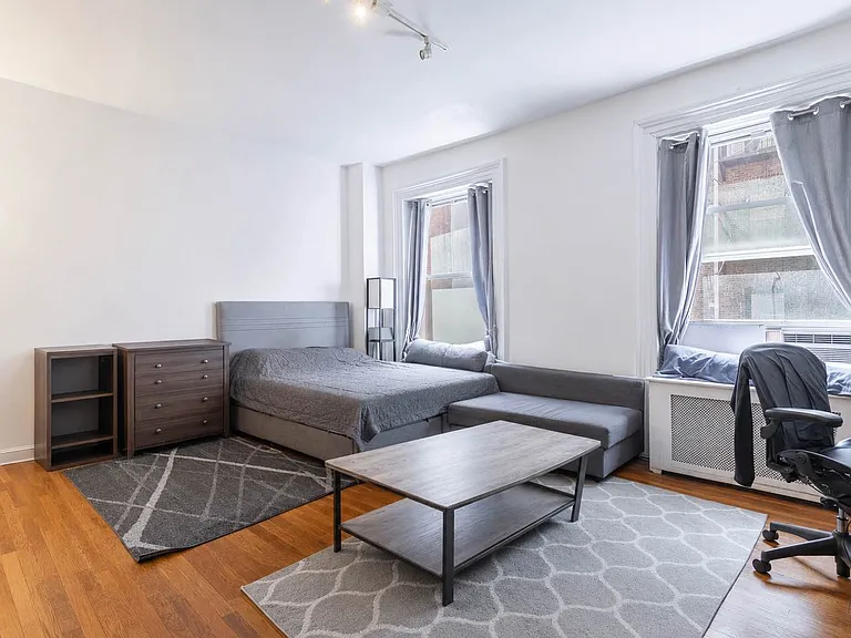 102 E 30th St #3R — Photo 1