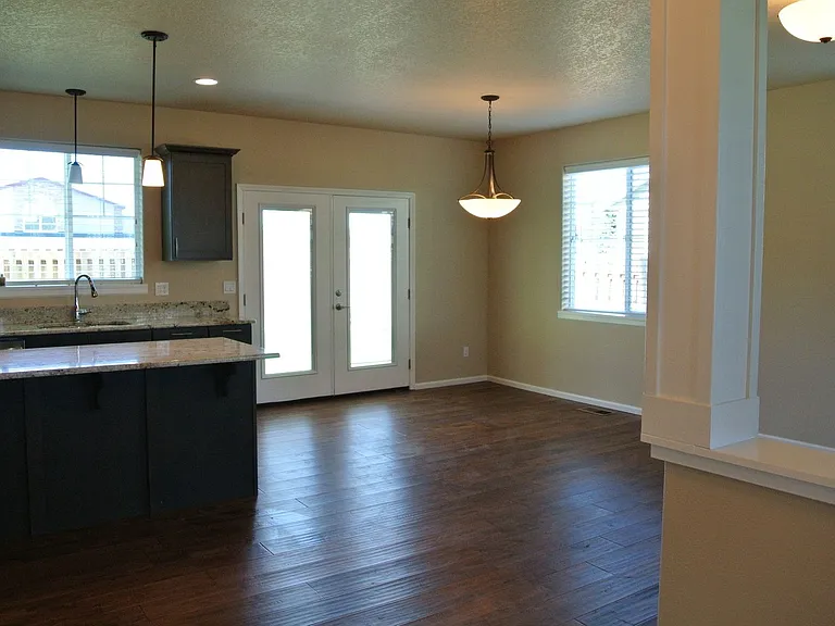 2620 Newton St — Photo 7