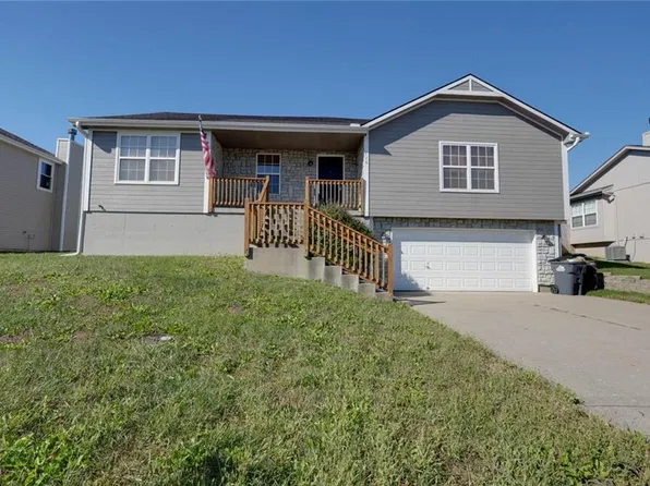 716 SW Brome Dr, Grain Valley, MO 64029