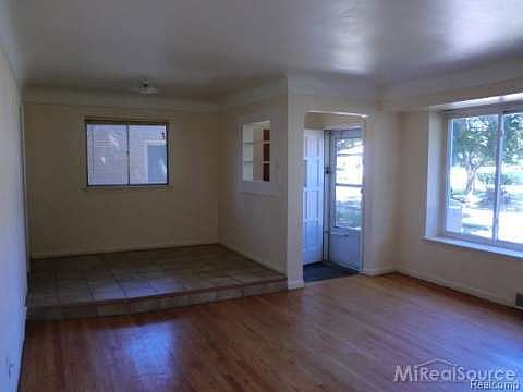 5th image of 23101 Manistee Ave