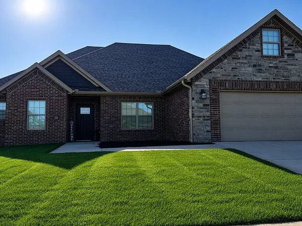 201 Pin Oak St, Gentry, AR 72734