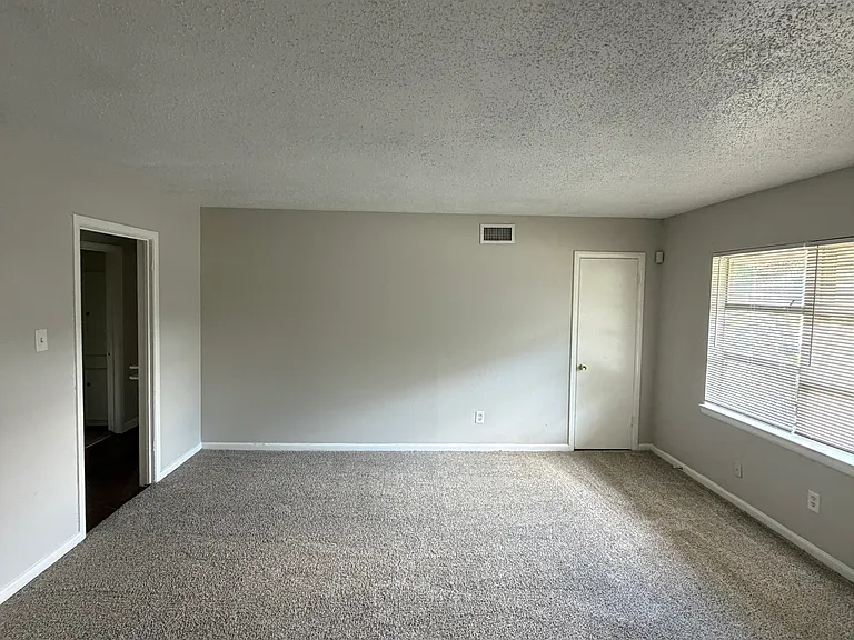 12136 Bellafonte Dr — Photo 2