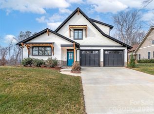 17 Ashe Park Cir, Asheville, NC 28806