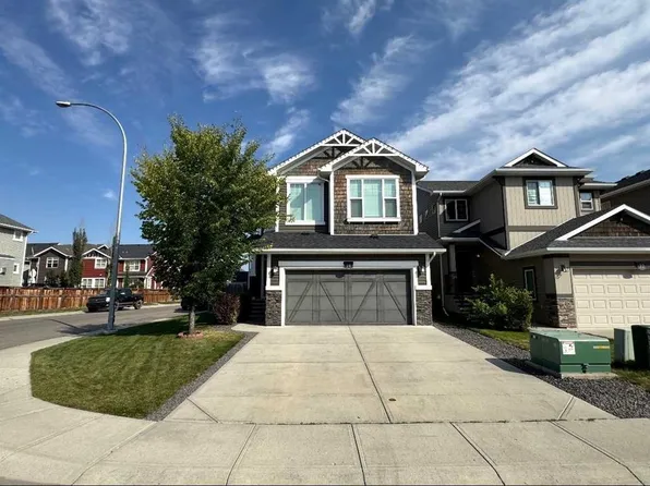 18 W Auburn Springs Close SE, Calgary, AB T3M 1Y4
