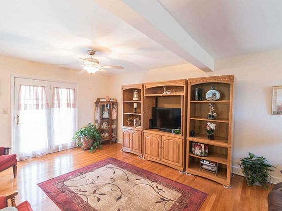 3rd image of 1409 Blackwell Dr