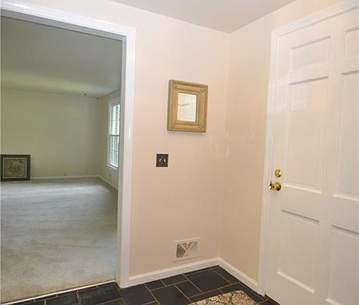 3rd image of 19 Hanford Way