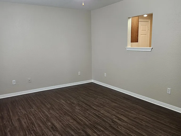 217D E Craven Ave — Photo 4