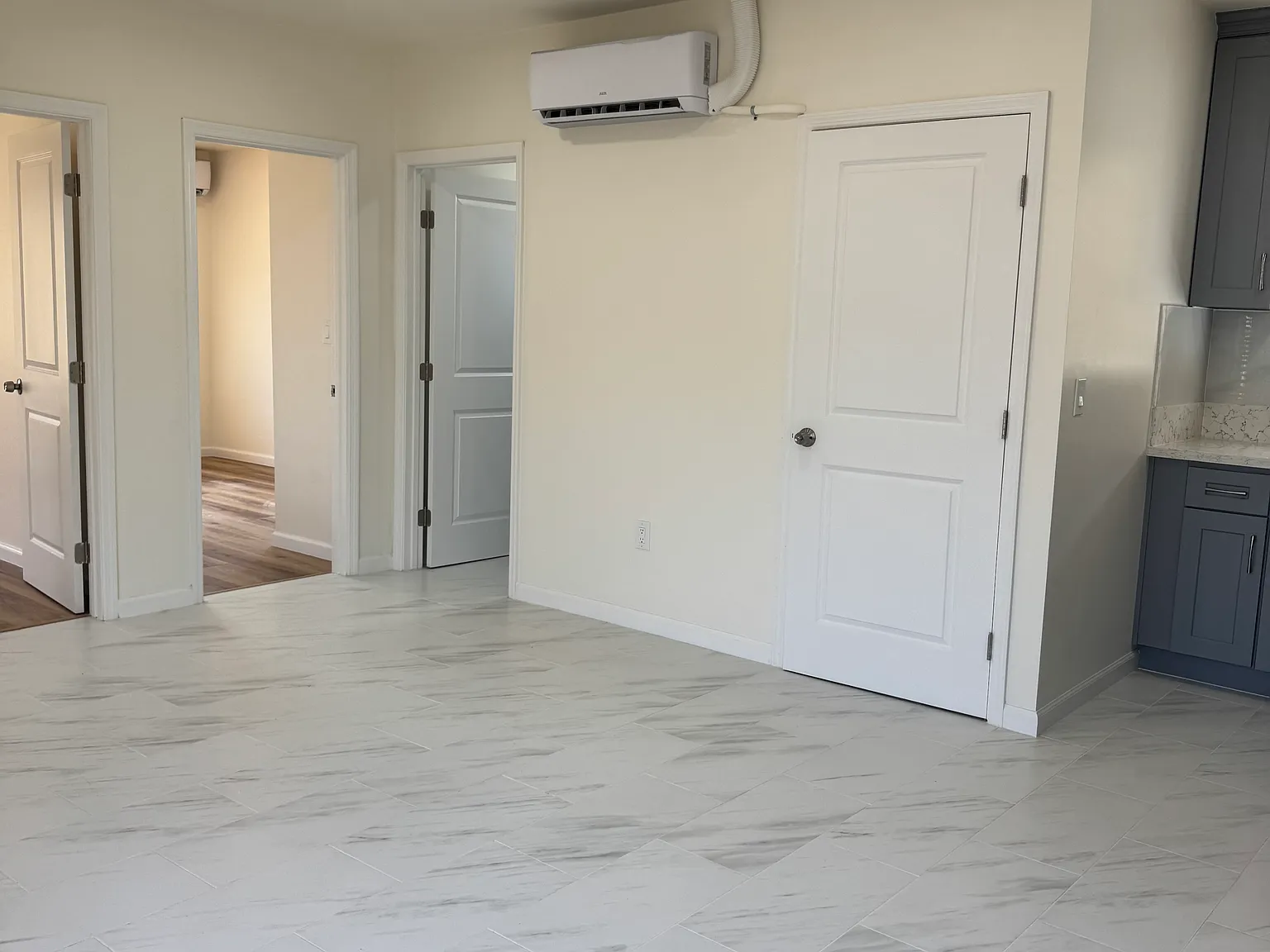 2 bed, 700 sqft, $2,700 — Photo 4