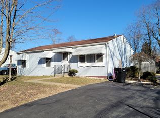 98 Roosevelt Ave, Sicklerville, NJ 08081