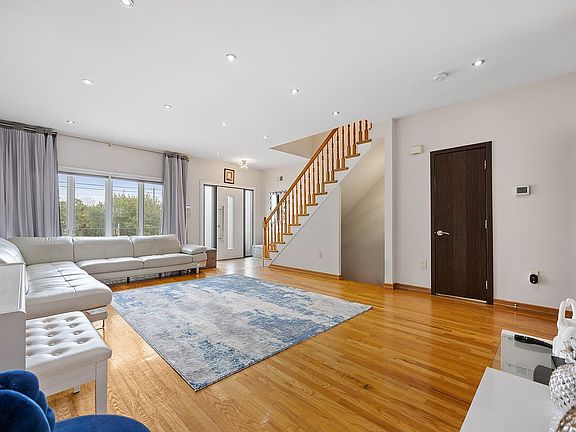 3rd image of 564 Greeley Ave