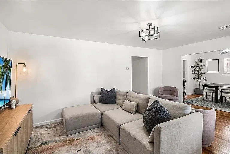 3 bed, 1988 sqft, $2,000 — Photo 3
