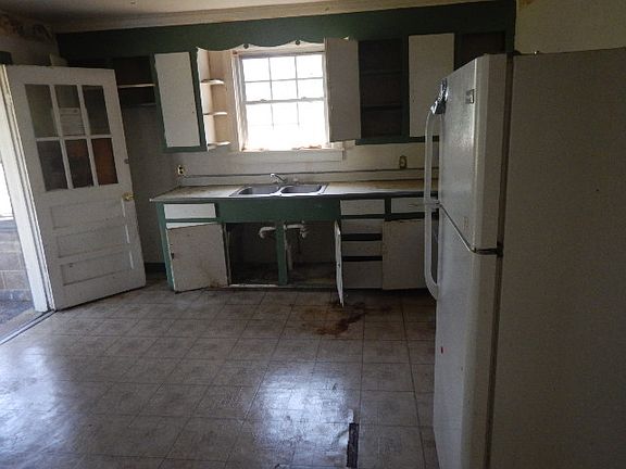 3rd image of 1102 Weiss St