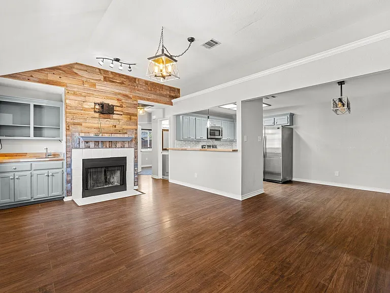 820 Mica Ln — Photo 3