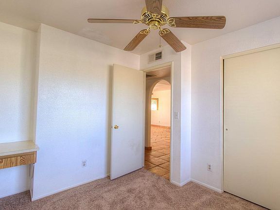 3rd image of 519 W Oxford Dr