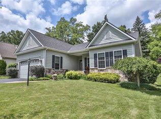 8 Autumn Blaze Trl, Fairport, NY 14450