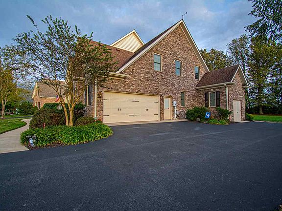 3rd image of 362 Roseberry Cir