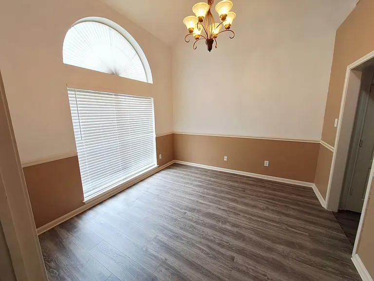 2122 Wheaton Trl — Photo 8