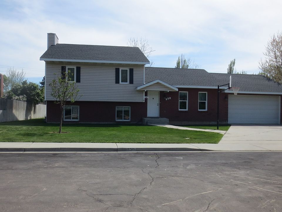 Front view of home