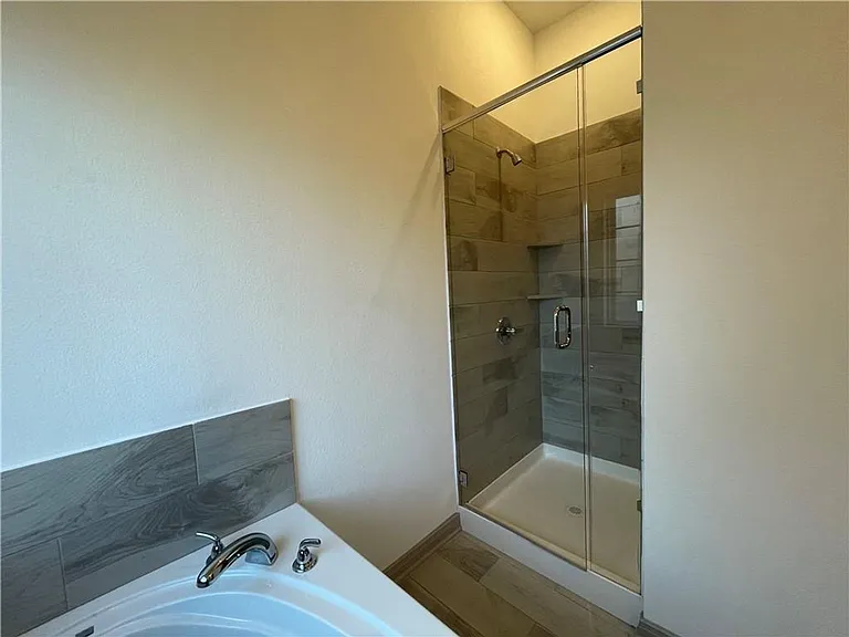 917 Hollyhock Dr — Photo 31