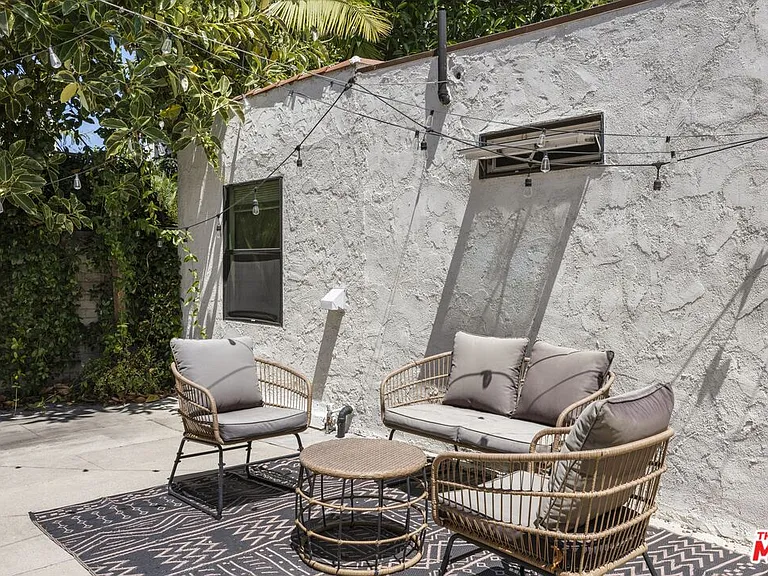 11269 La Maida St — Photo 7