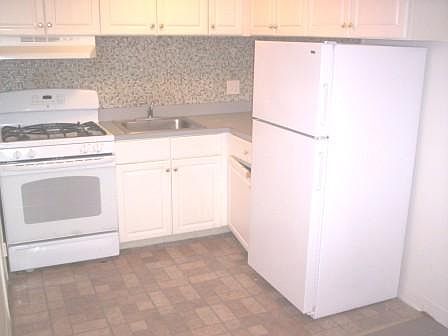 4th image of 318 Copeland St