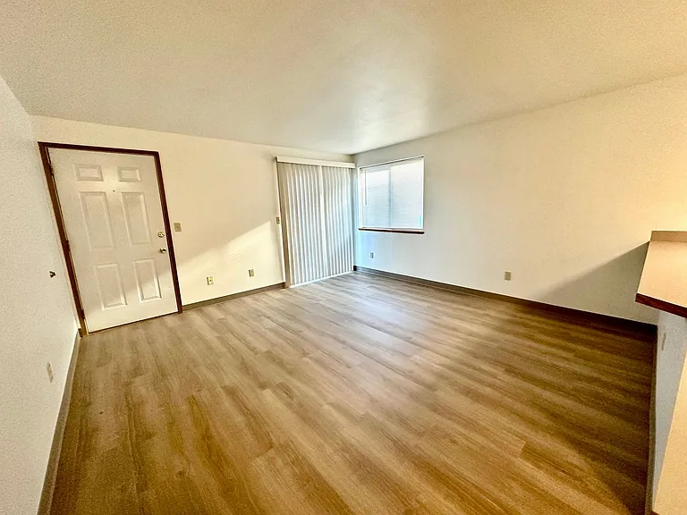 904 Juniper Ave — Photo 6