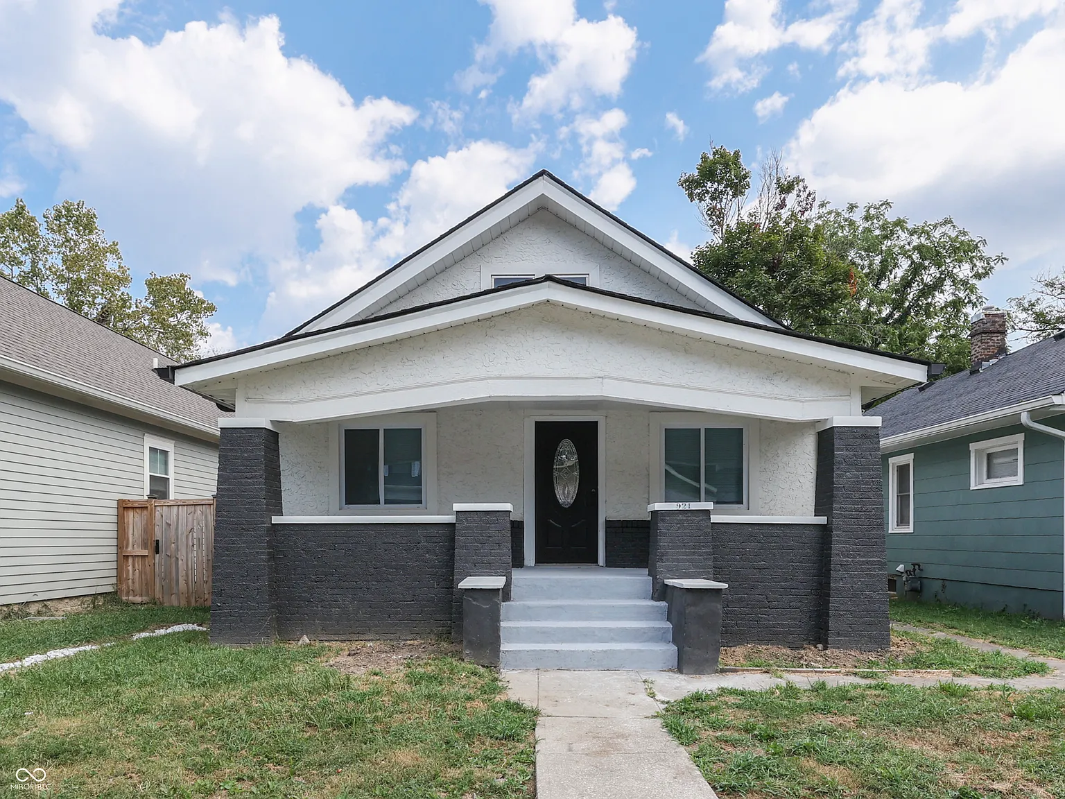 921 N Parker Ave photo 1