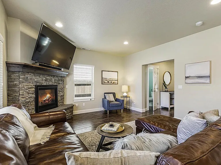 3136 NE Flagstone Ave — Photo 6