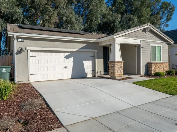 1437 Las Rosas Ave, Clovis, CA 93619