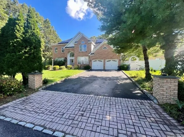 39 Independence Way, Miller Place, NY 11764