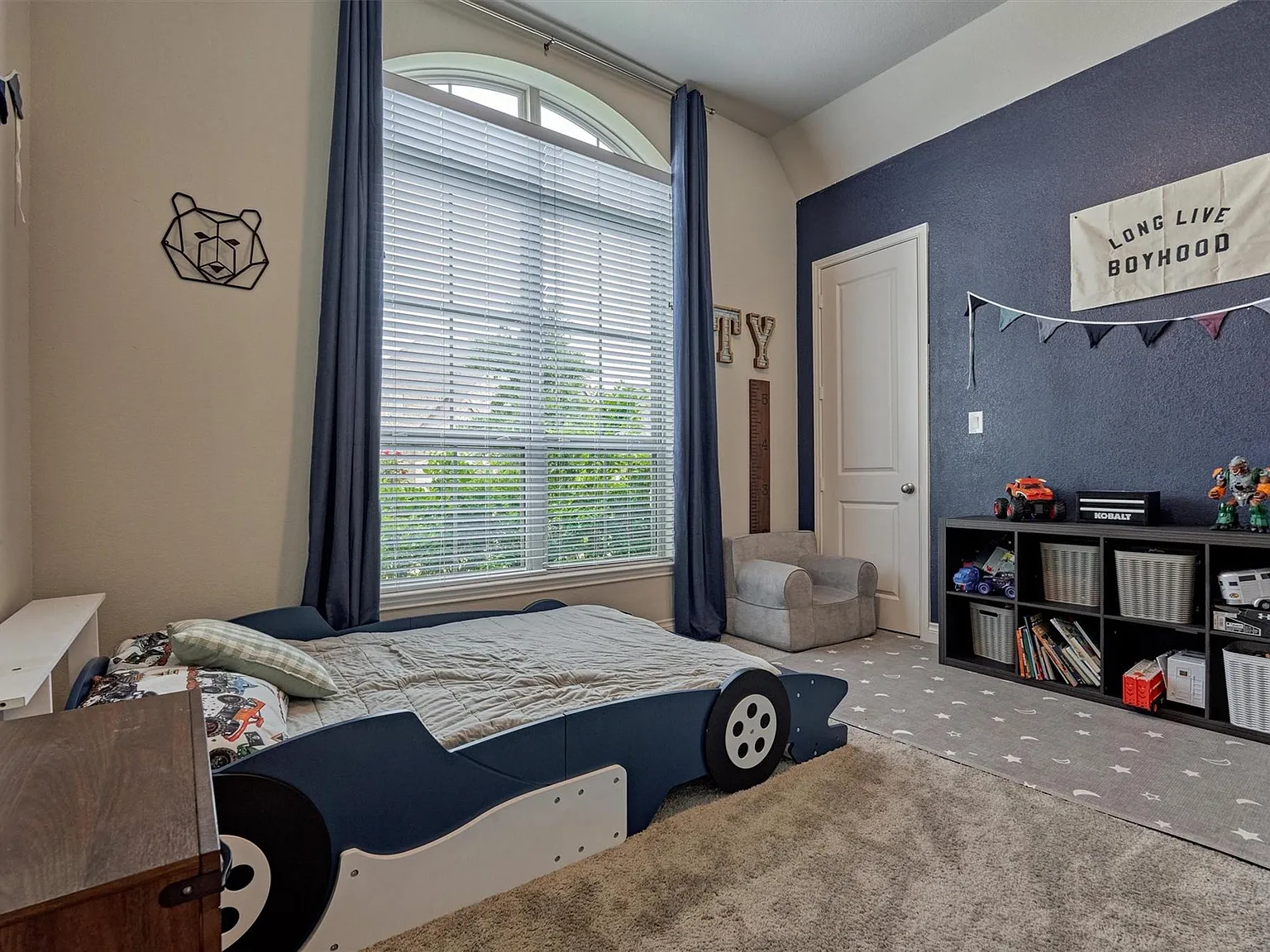 4 bed, 3.5 bath, 2749 sqft, $3,600 — Photo 4