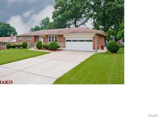 9840 Lakeford Ln, Saint Louis, MO 63123