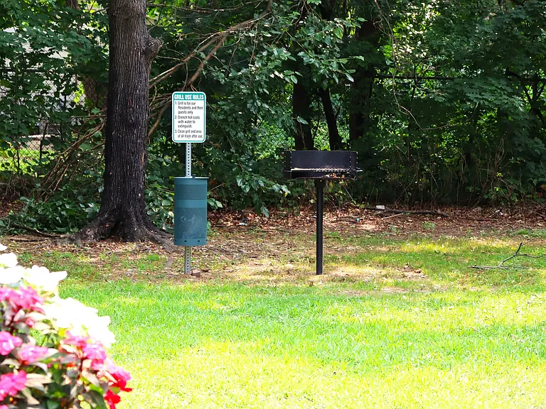 Edgewater Manor — Photo 14