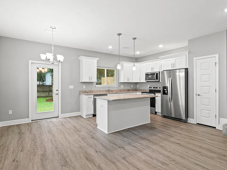 003-400 Walters Cir-MLS_08142025