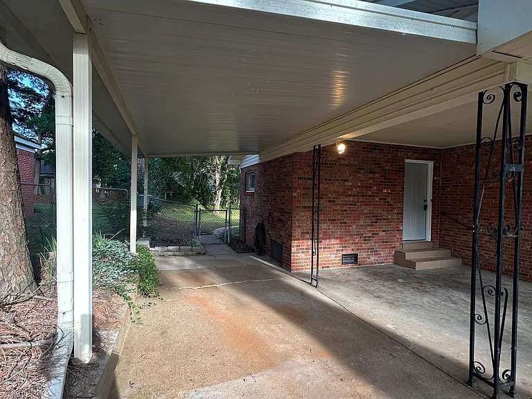 21 Robin Hood Ln — Photo 3