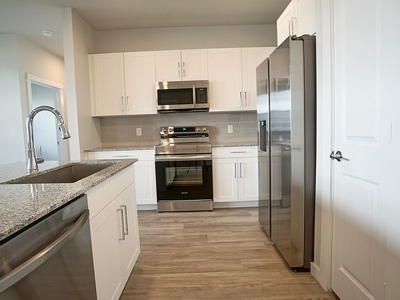5th image of 184 Pheasant Ln #4152