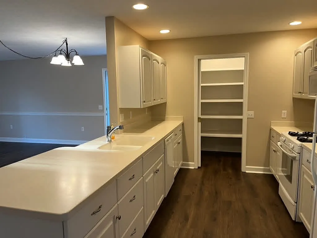 3 bed, 2250 sqft, $2,000 — Photo 3