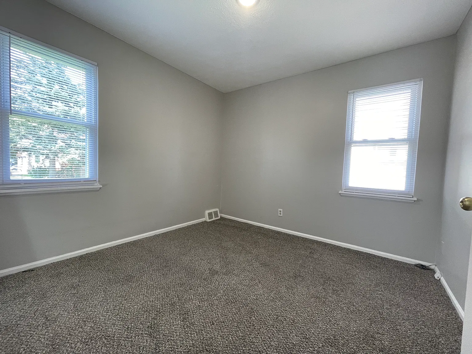 3 bed, 838 sqft, $1,700 — Photo 4