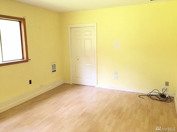 5th image of 19300 Brockton Ave NE