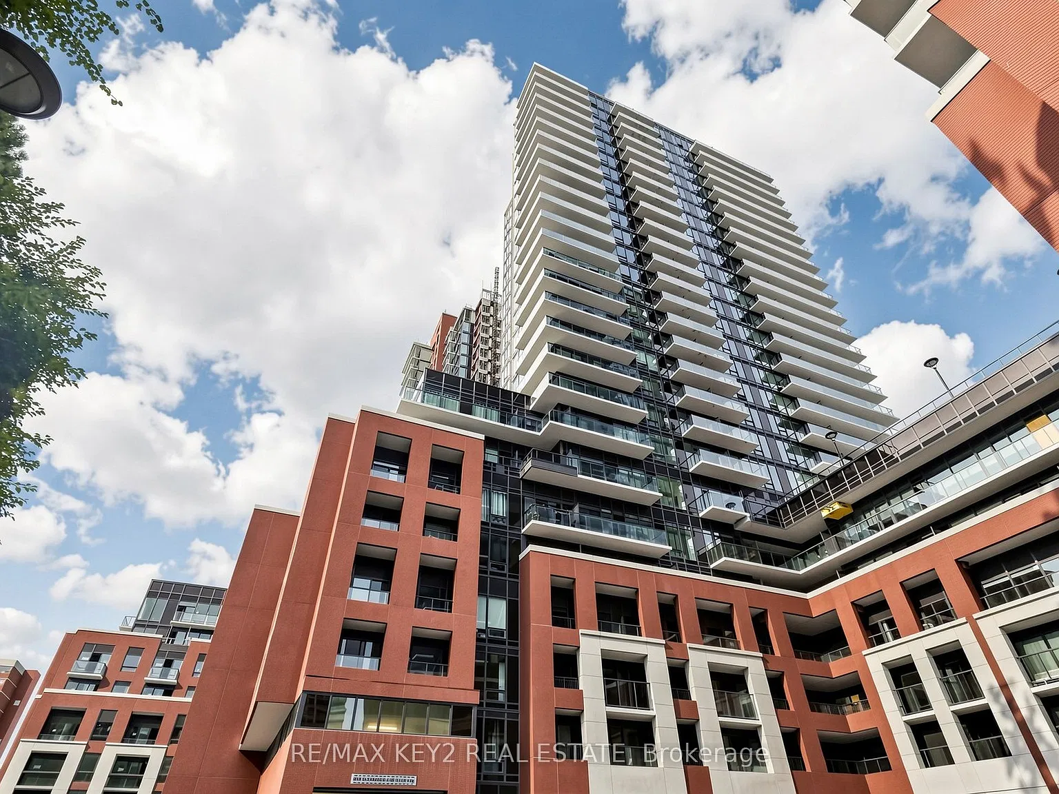 3 bed, $2,749 — Photo 1