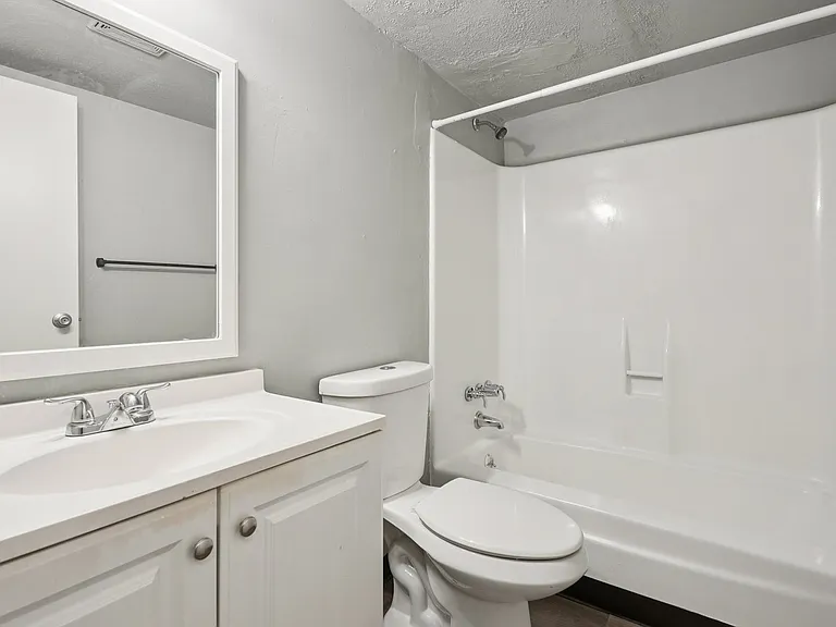 Aspen Apartments in Whitehall — Photo 43