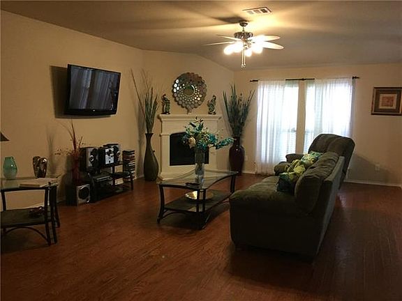3rd image of 3608 Peacock Pl