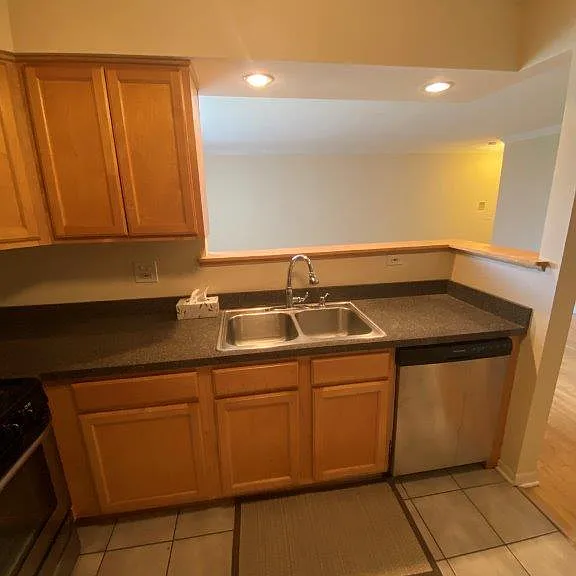 205 W Miner St #4 — Photo 9