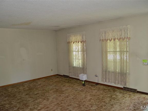 4th image of 533 Hillsboro Rd