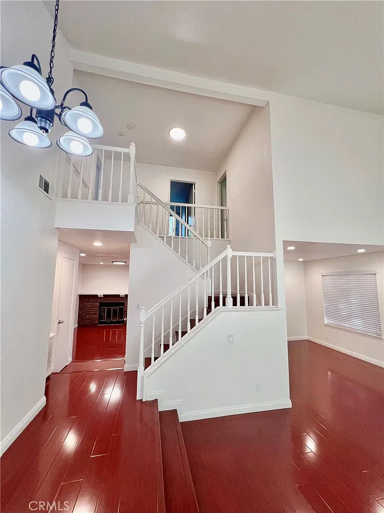 4 bed, 1883 sqft, $3,650 — Photo 4