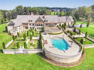 5350 Brewster Rd, Rochester, MI 48306