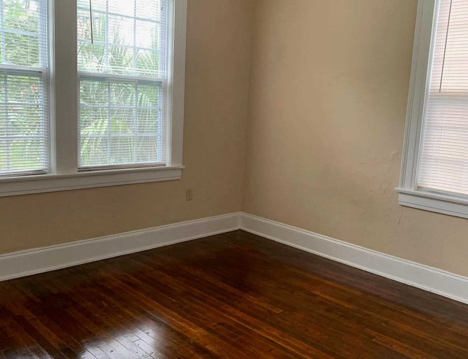 2 bed, 1.0 bath, 750 sqft, $950 — Photo 2