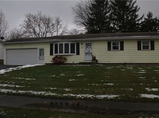 15 Donna Marie Cir, Rochester, NY 14606