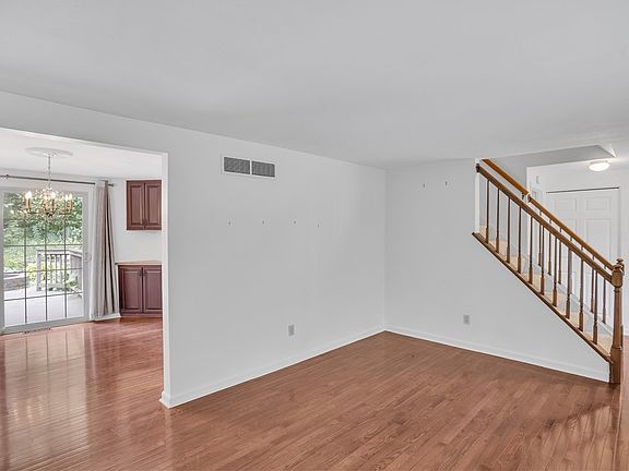 4th image of 176 Richmore Dr