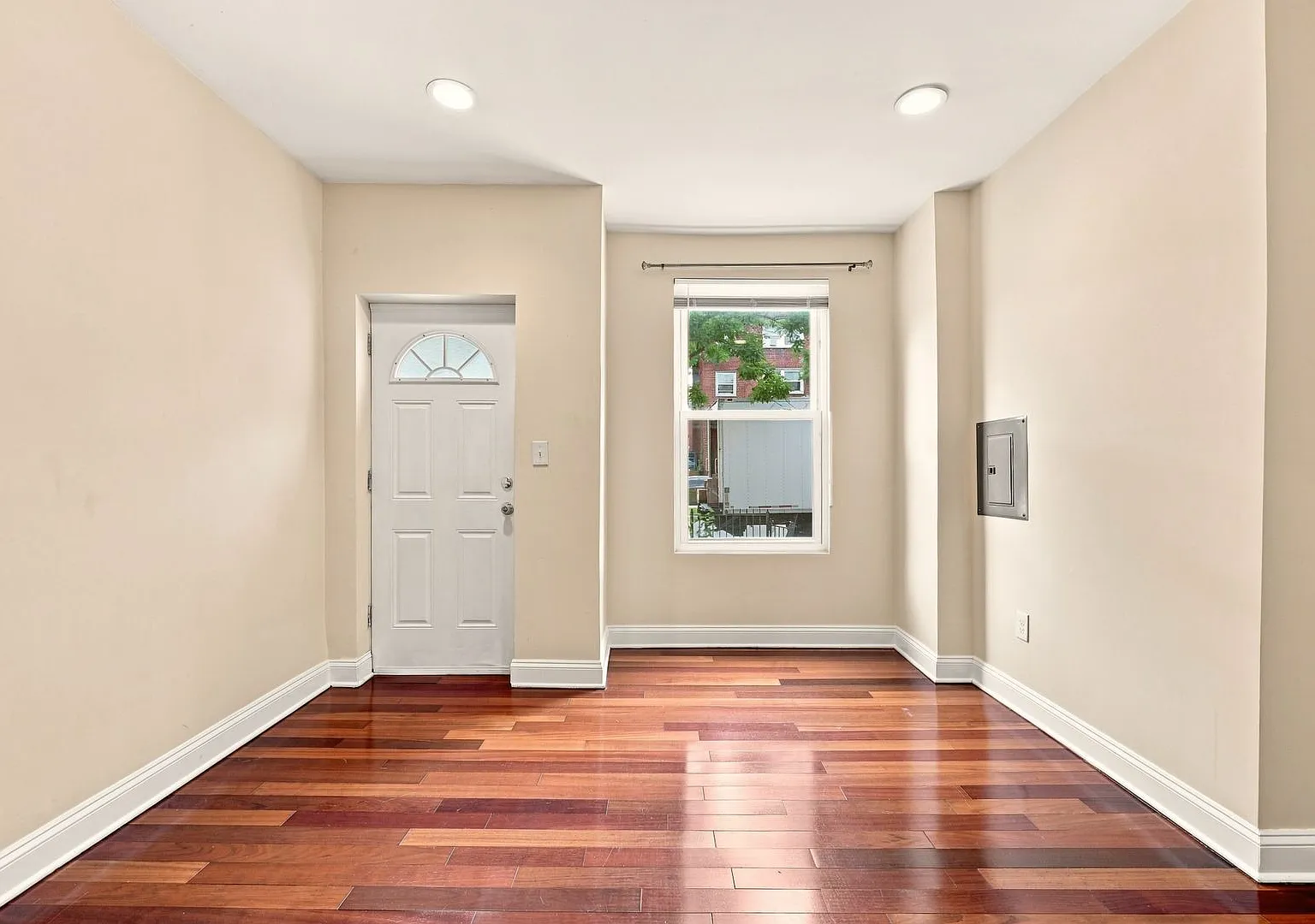 Cozy & Updated 2BR in Vibrant Columbia Heights! — Photo 2